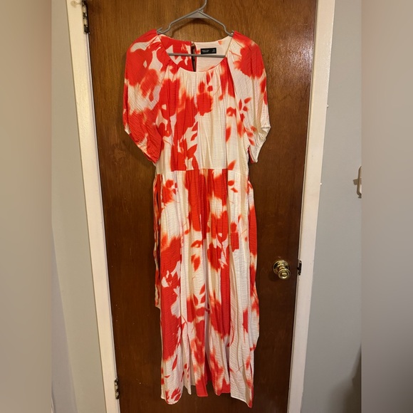Simply Vera Vera Wang Dresses & Skirts - Simply Vera Vera Wang Orange and White Floral Maxi Dress with pockets